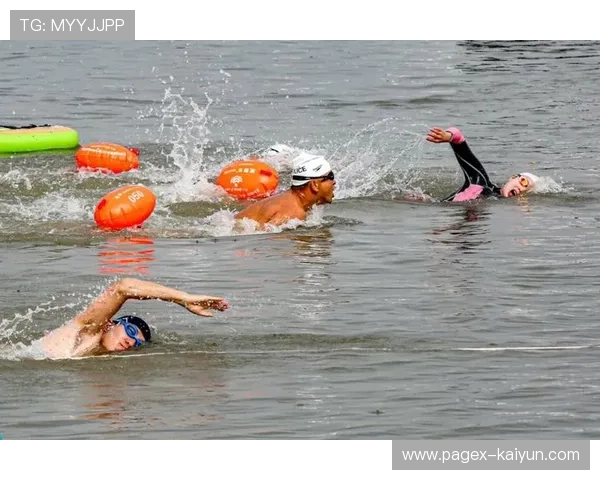 “泳装徒步”“水上寻宝”，庐山西海冬泳赛创新体验。